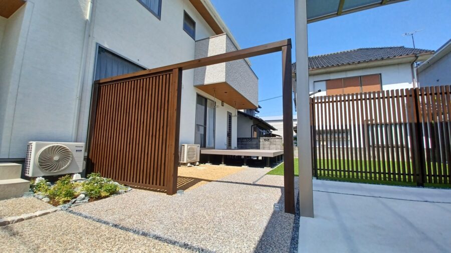 視線を気にせず家族で寛げるプライベートガーデンの施工事例
